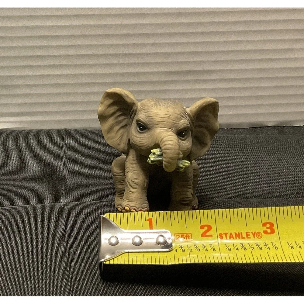 Baby‎ African Elephant Figurine Eating Hamilton Collection